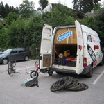 Zu viert den ganzen Sommer in dem Bus, geh leck...
